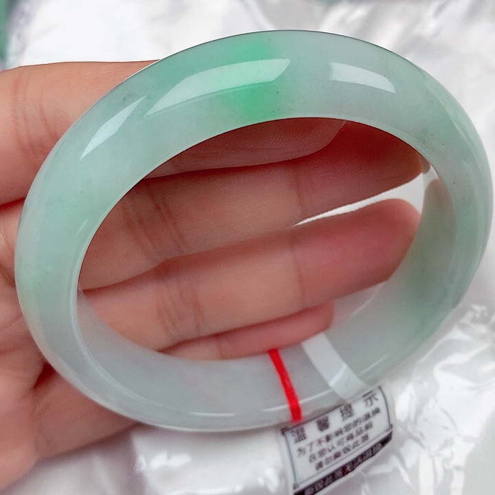 翡翠未镶嵌手镯61～62飘绿手镯