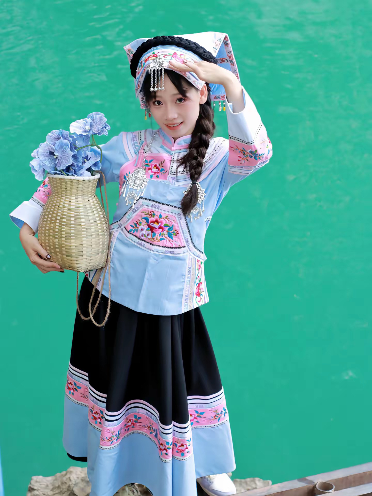 布依族壮族蓝色大裙摆绣花夏秋季民族风上衣与裙子服装