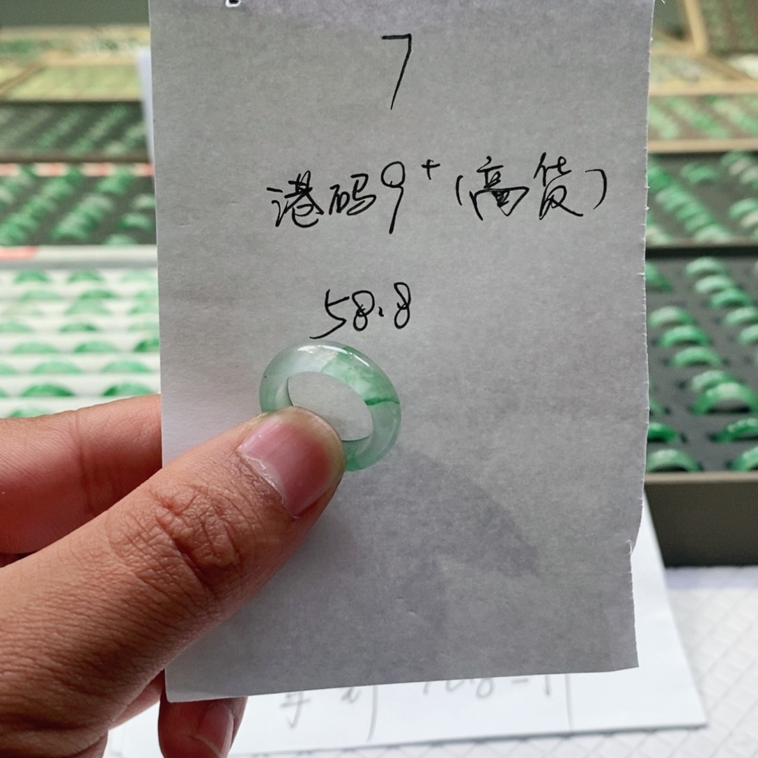 未镶嵌戒圈石英质玉（非洲翠）