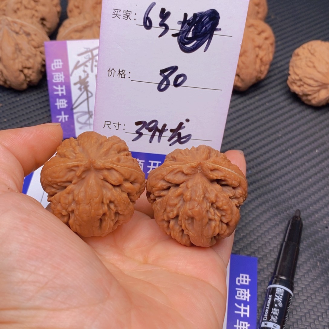文玩核桃霸王龙核桃
