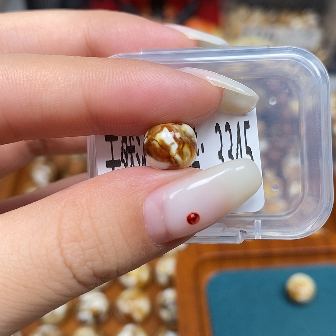 蜜蜡未镶嵌珠宝奇石3345