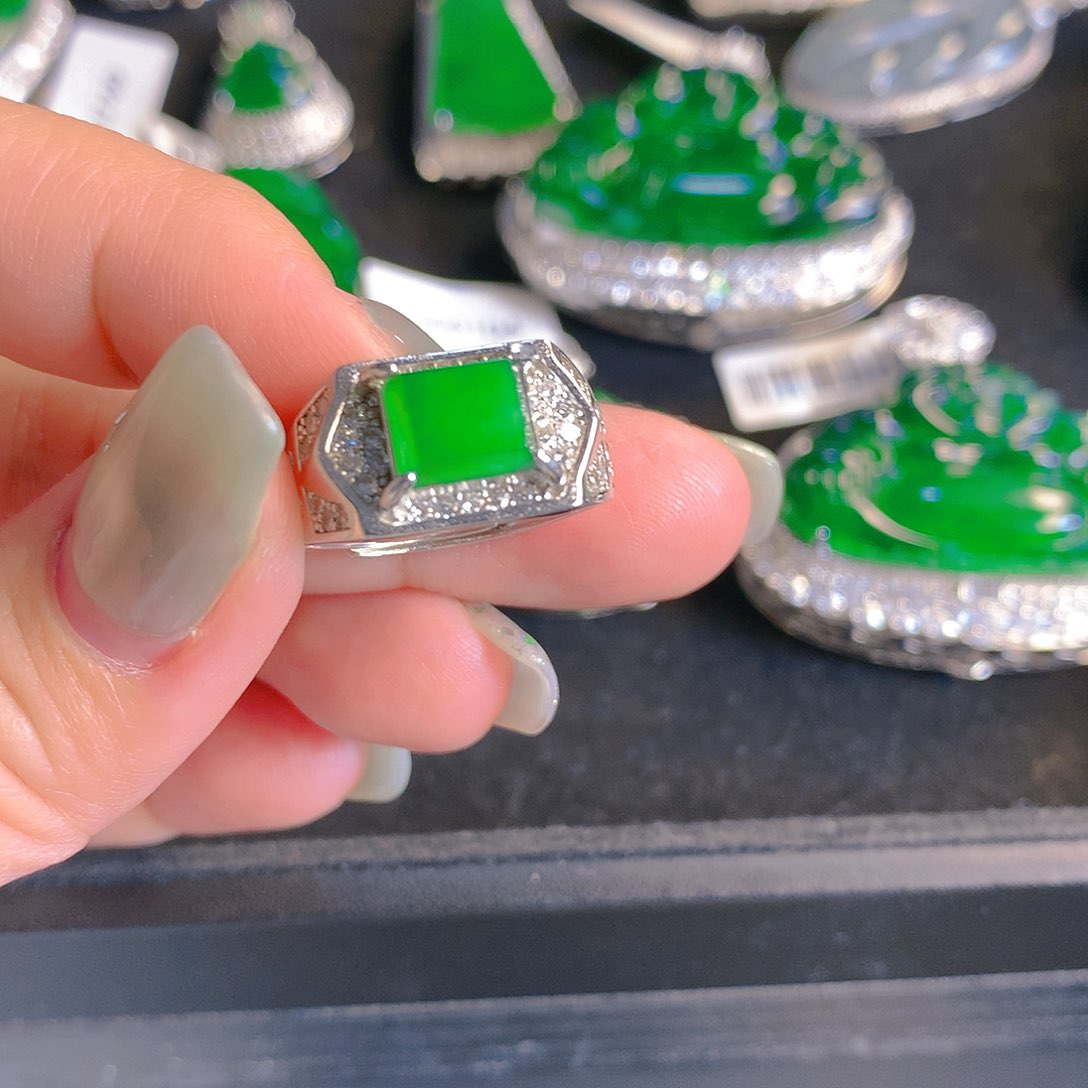 翡翠颈饰银S925镶嵌翡翠