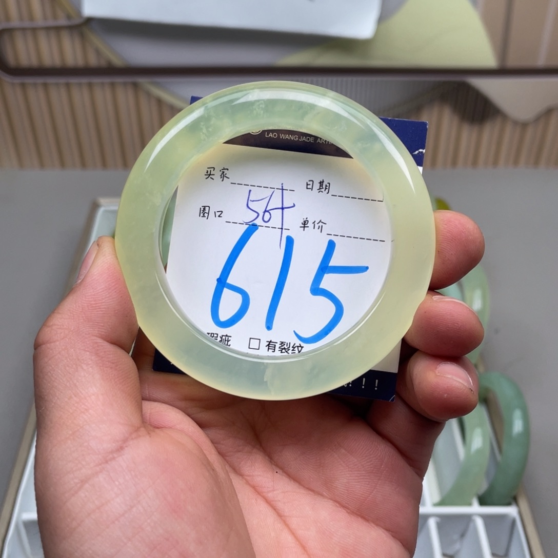 岫玉手镯手镯未镶嵌