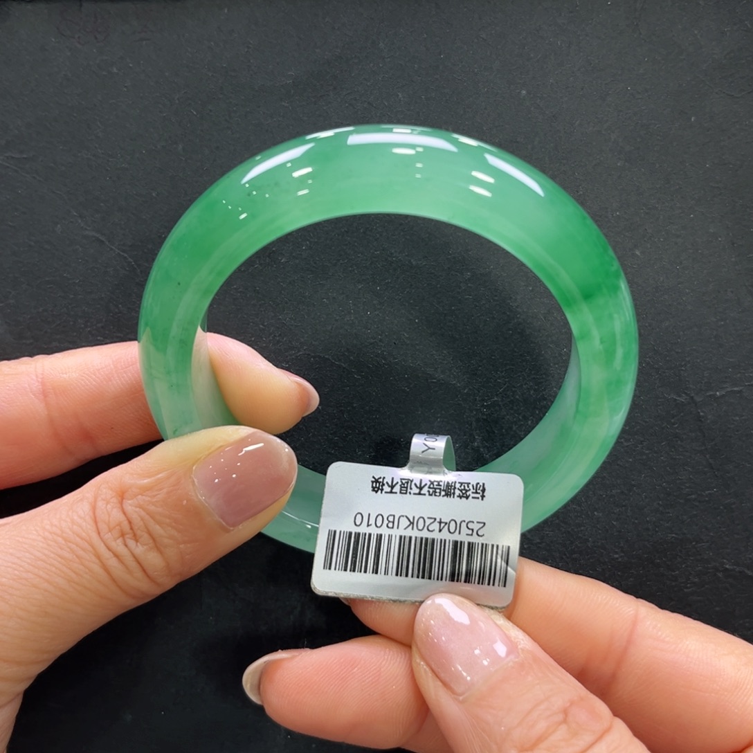 ****曼石英质玉（非洲翠）未镶嵌手镯➕小玥54