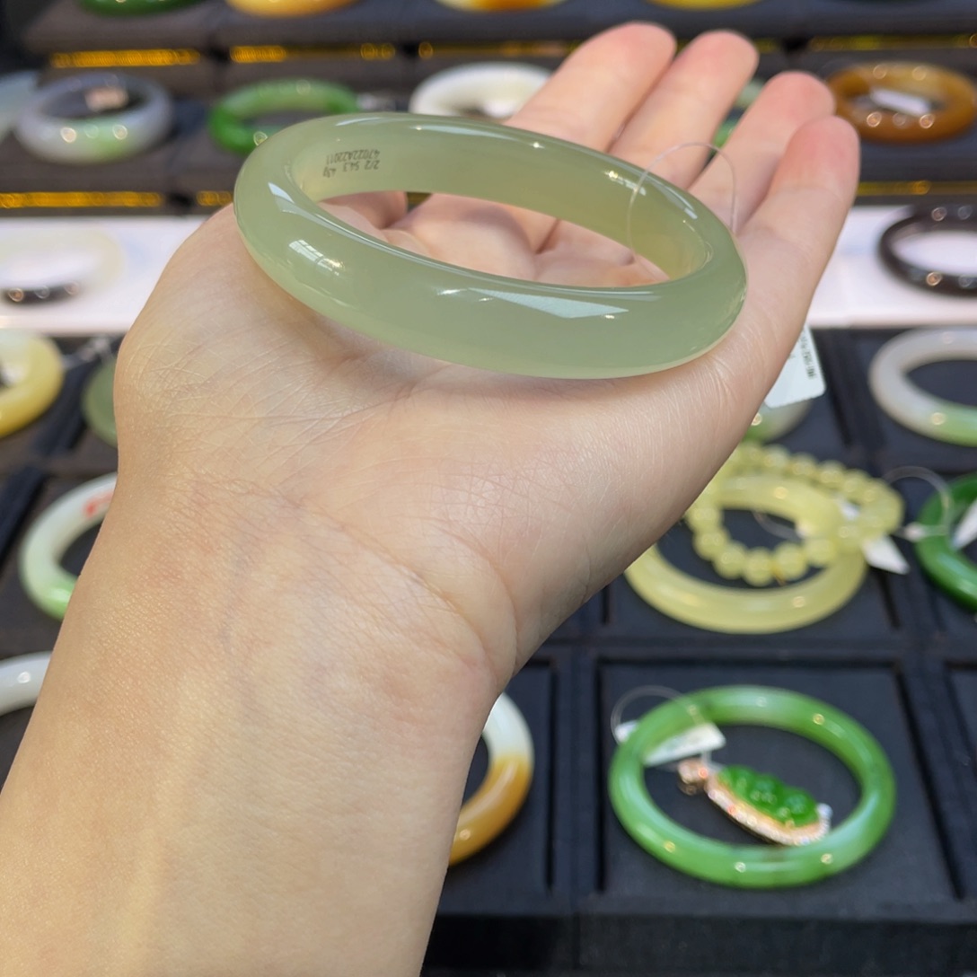 和田玉手镯未镶嵌佳*