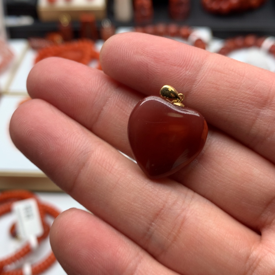 南红玛瑙吊坠18K金镶嵌
