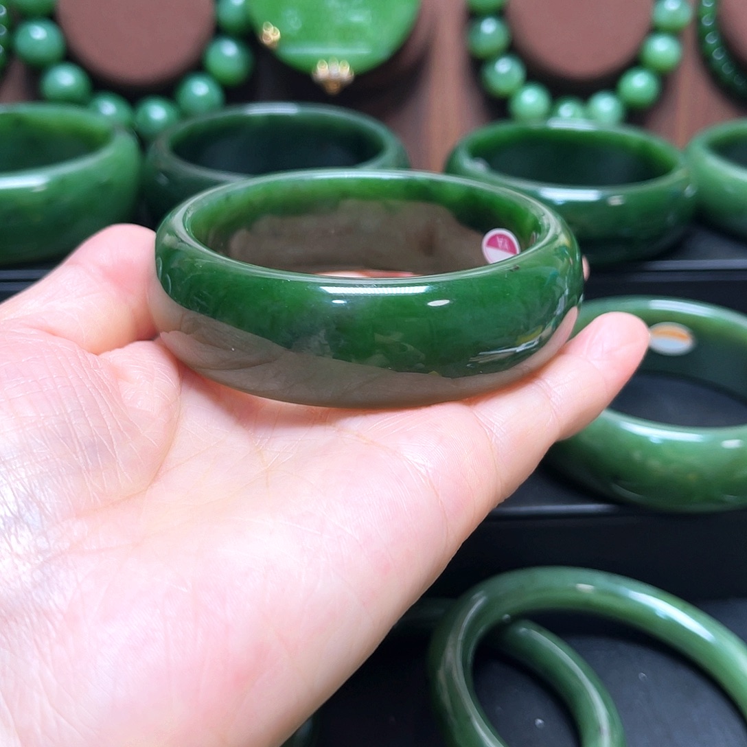 和田玉（碧玉）未镶嵌手镯