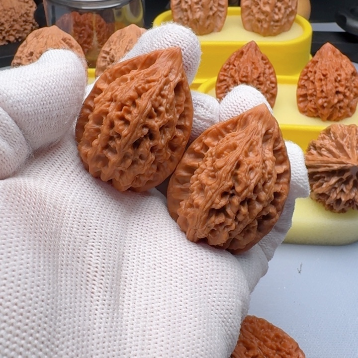 酸***盖核桃十三陵鸡心文玩