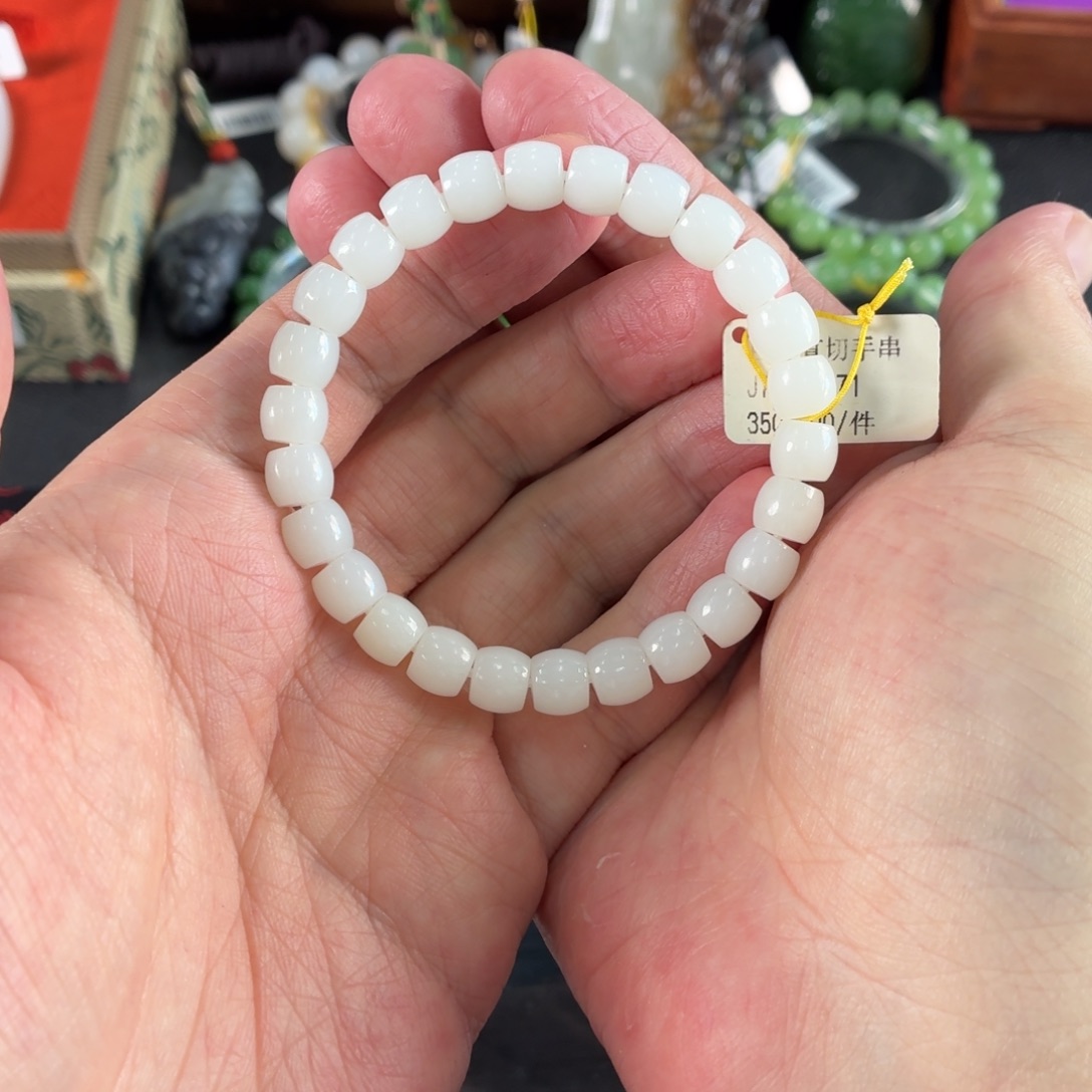 和田玉未镶嵌颈饰单圈