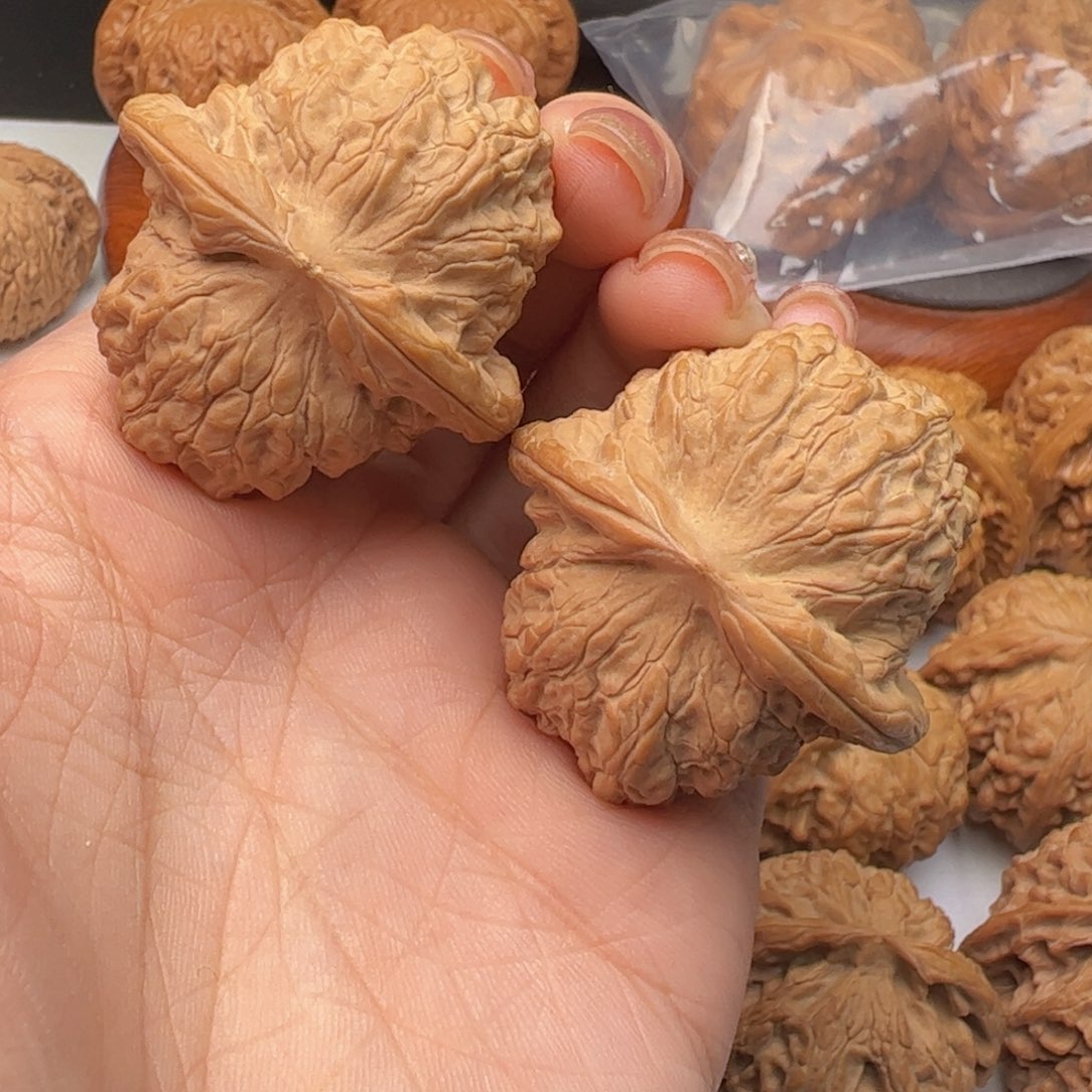 文玩核桃吊坠血麒麟37