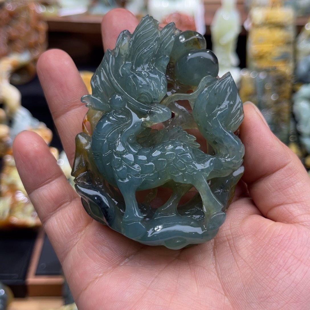 龙***洲蛇纹石玉未镶嵌颈饰