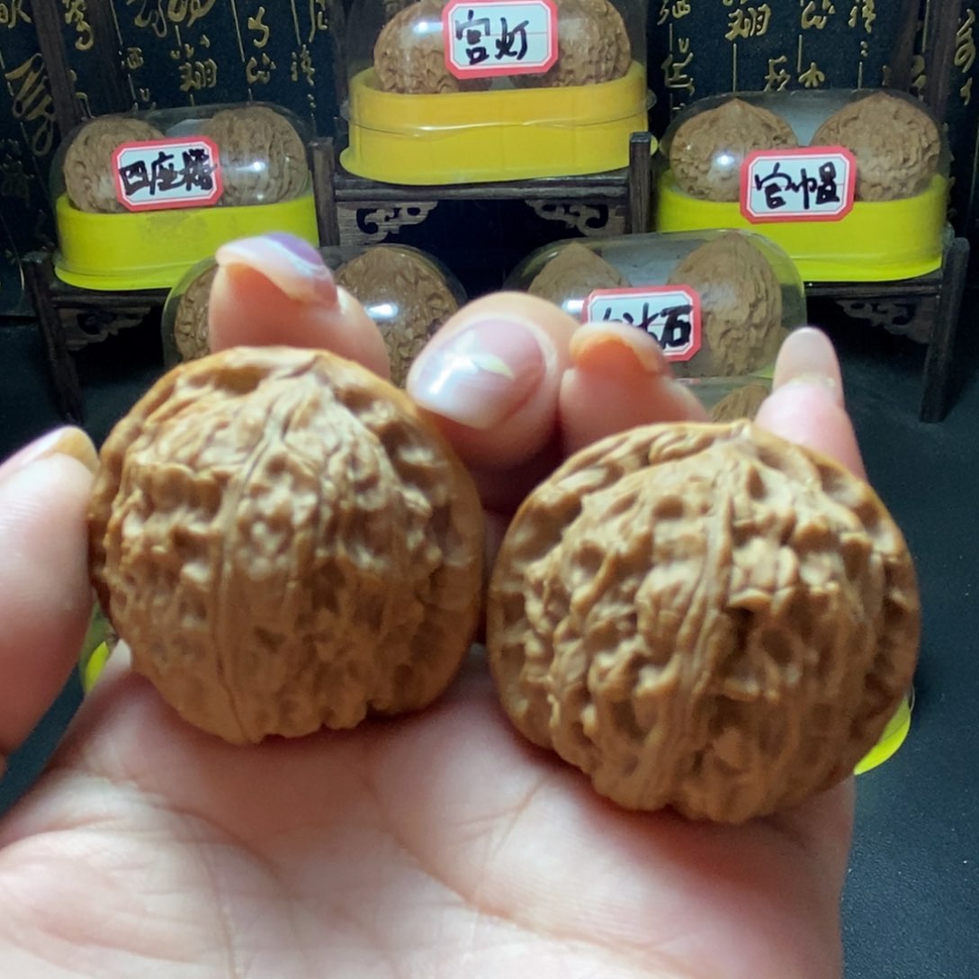 文玩核桃把件23号三角白37尺红皮