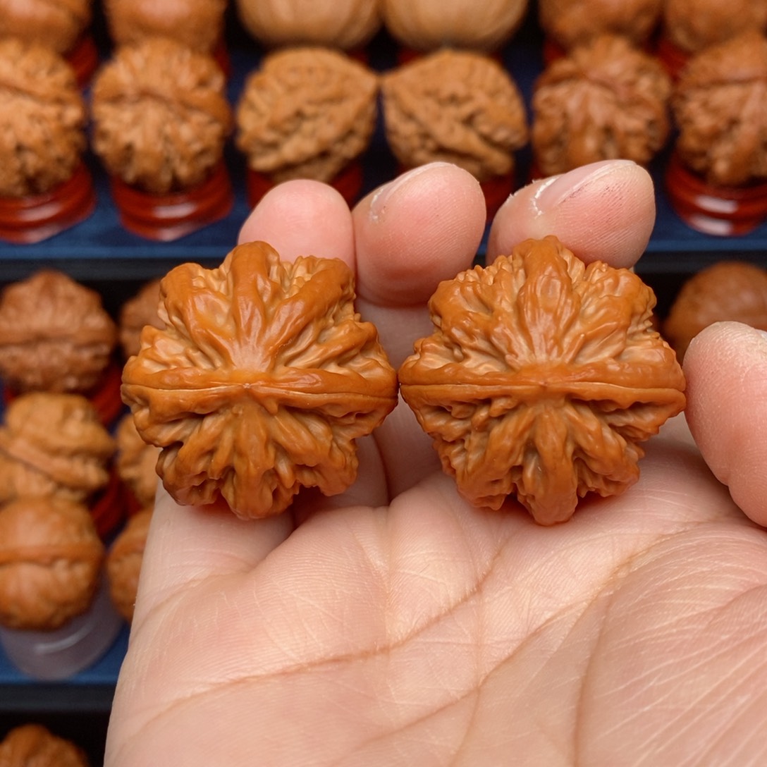 把件文玩核桃手捻八棱王