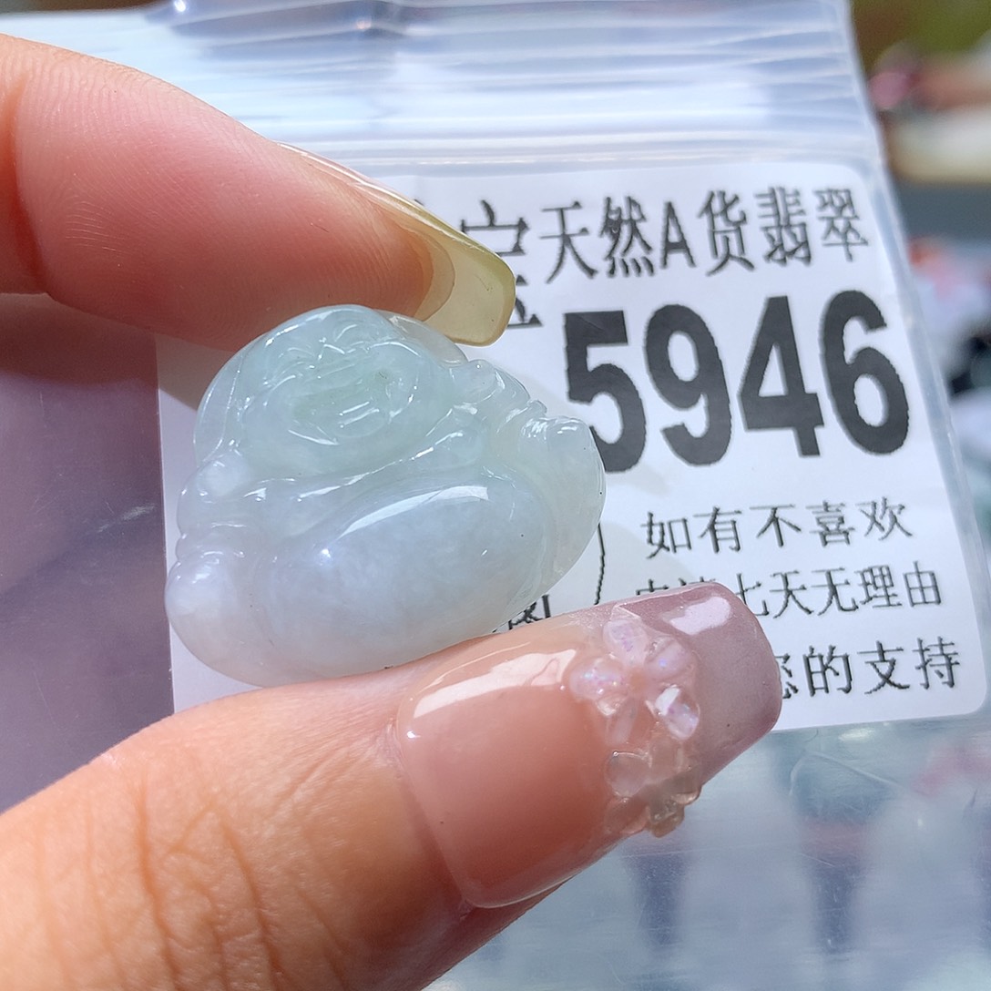 翡翠挂件未镶嵌，