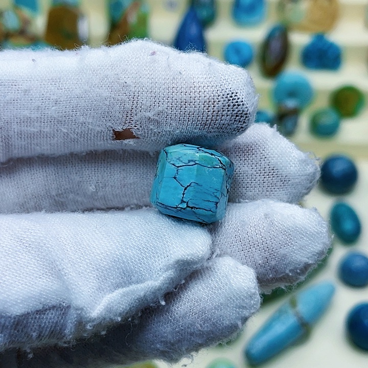 绿松石颈饰未镶嵌