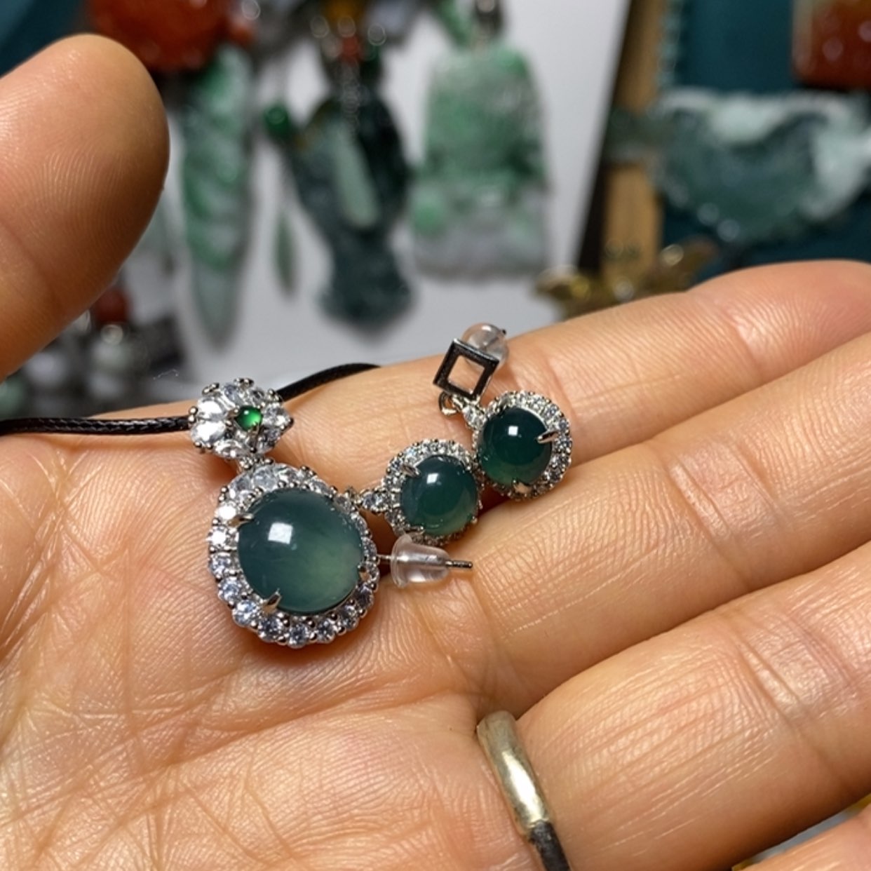 【闪购商品】翡翠吊坠(赠链)未镶嵌?****?