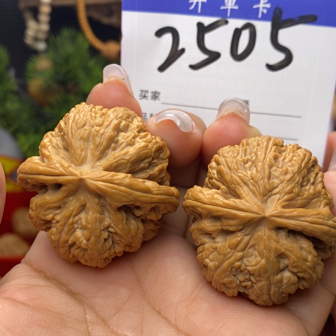 文玩核桃吊坠大粗筋。边40。全品。 