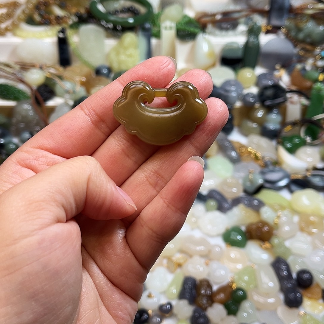 人***见和田玉未镶嵌吊坠(赠链)