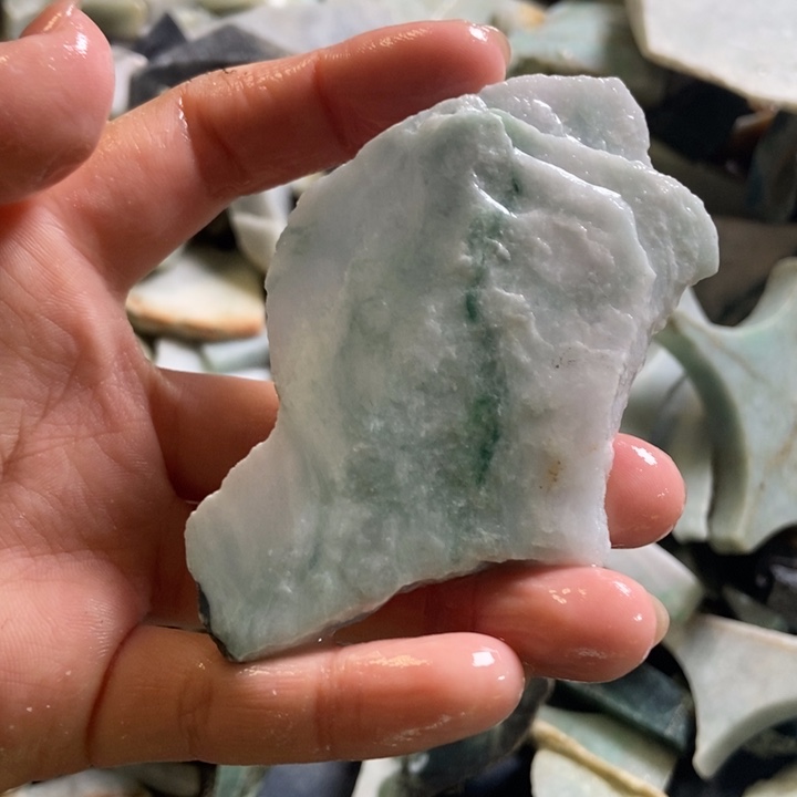 翡翠颈饰未镶嵌天然翡翠