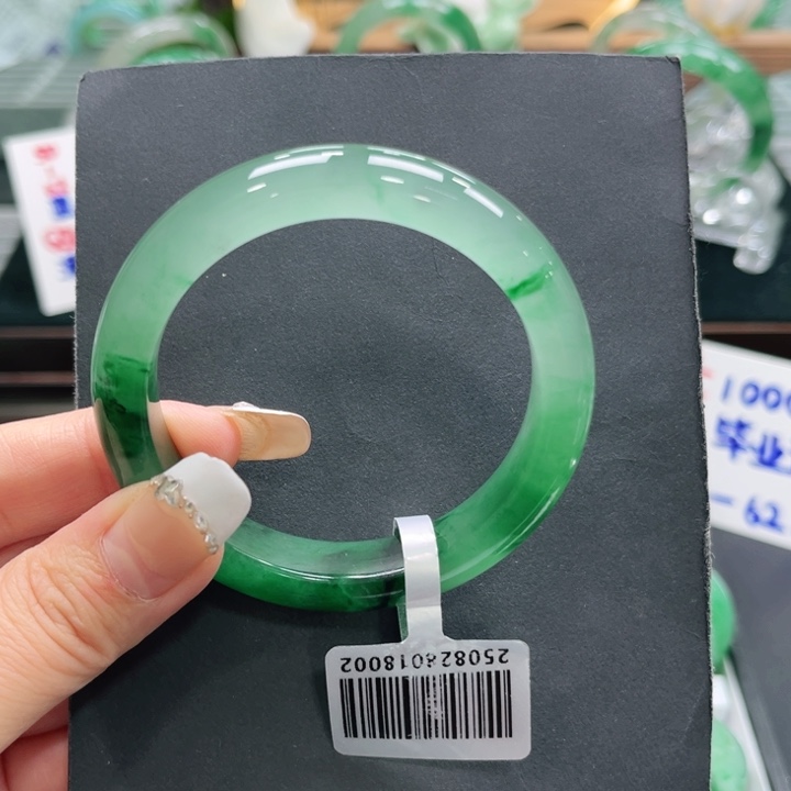 l***k石英质玉（非洲翠）未镶嵌手镯