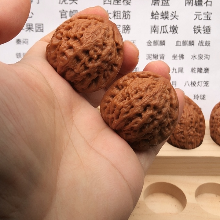 把件文玩核桃岚*金公子，边41，尖有修