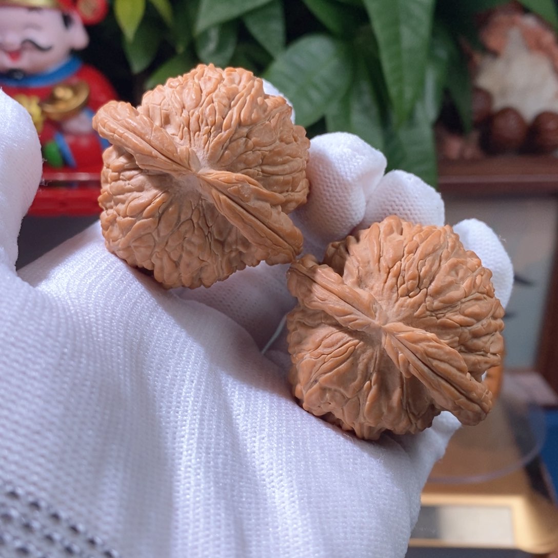 文玩核桃吊坠白狮子45