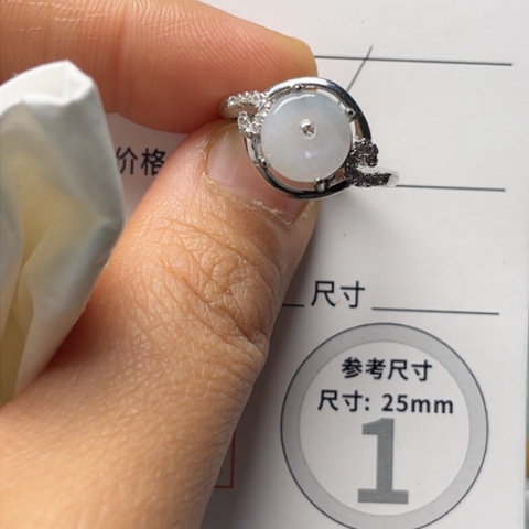 翡翠颈饰未镶嵌戒指