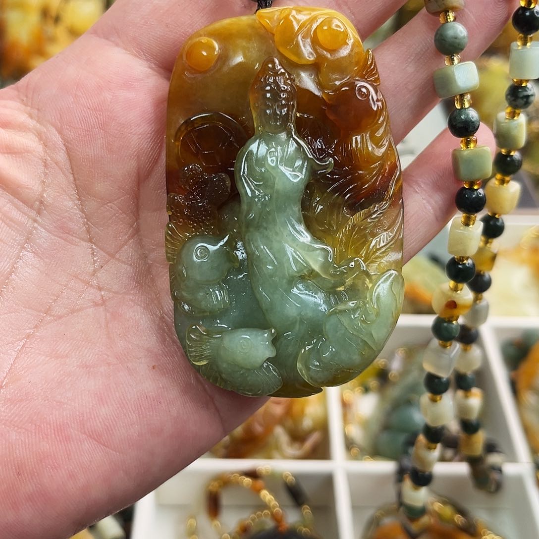 蛇纹石玉颈饰未镶嵌