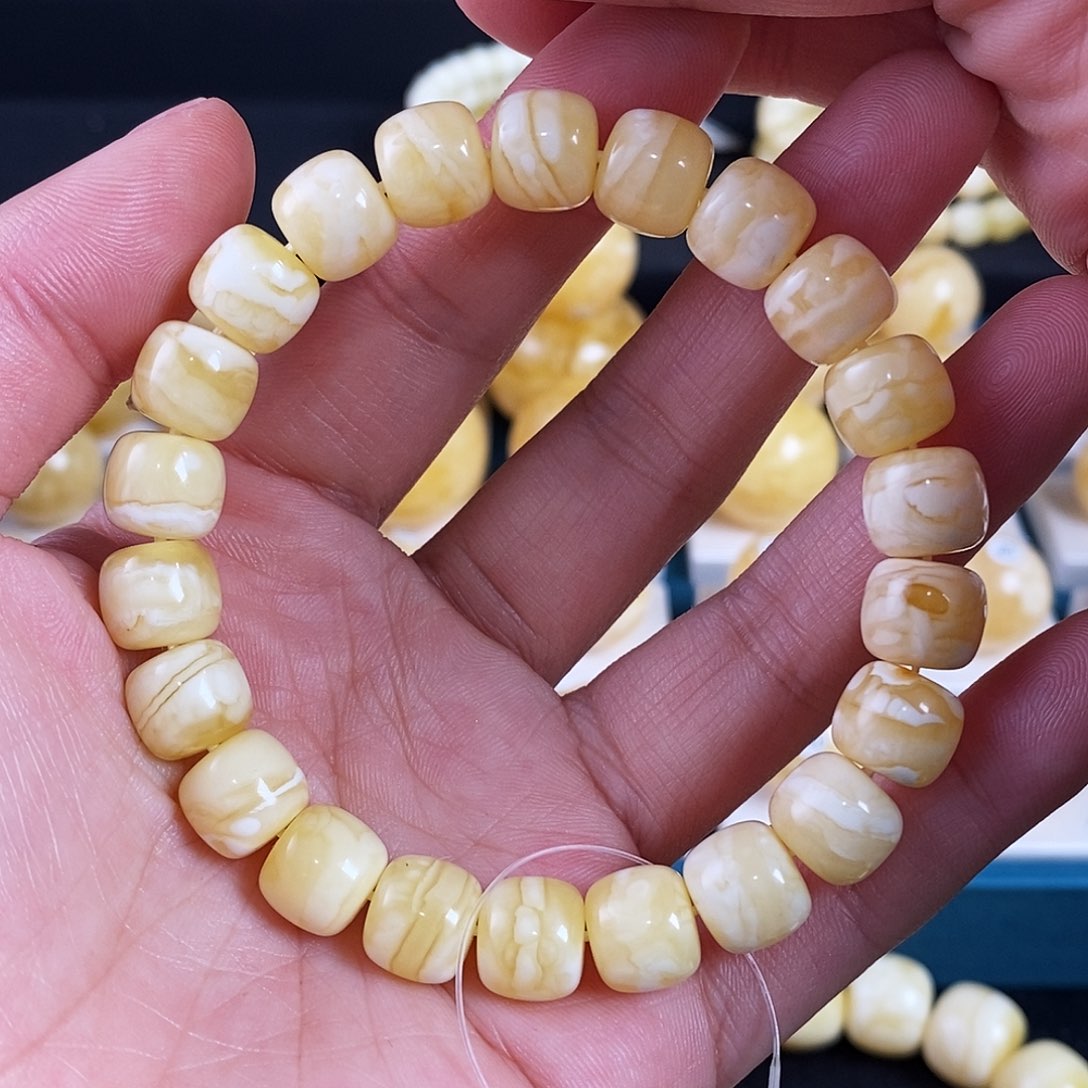 蜜蜡珠宝奇石未镶嵌