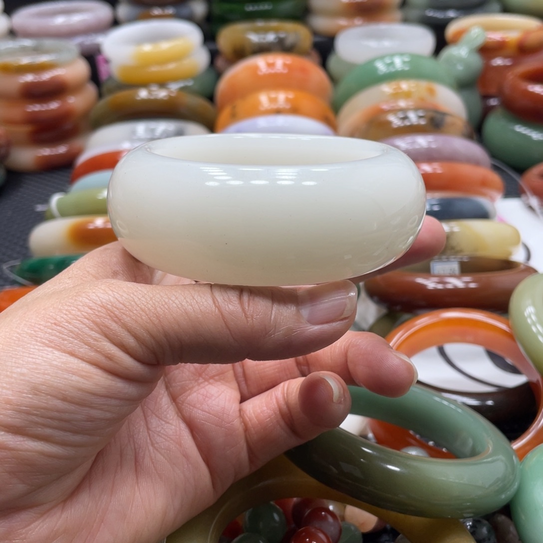 石英岩玉未镶嵌手镯