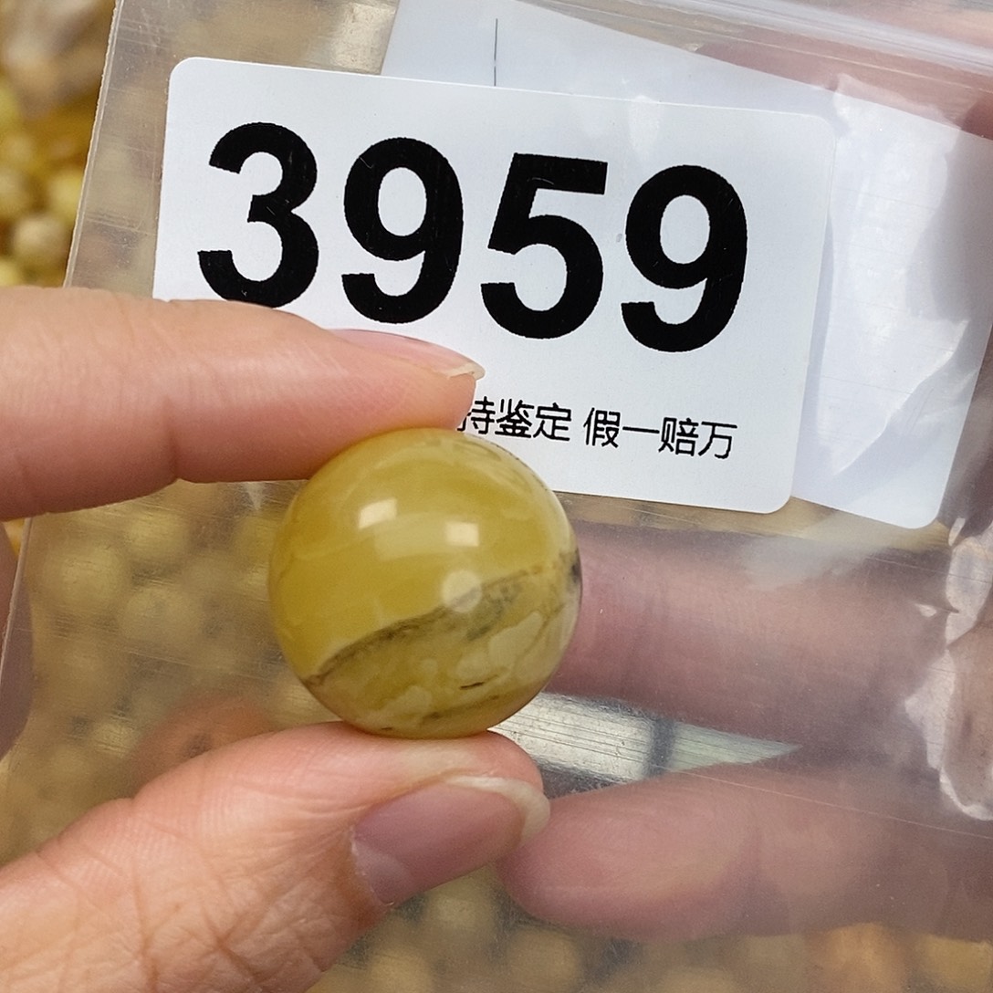 蜜蜡未镶嵌珠宝奇石22.2