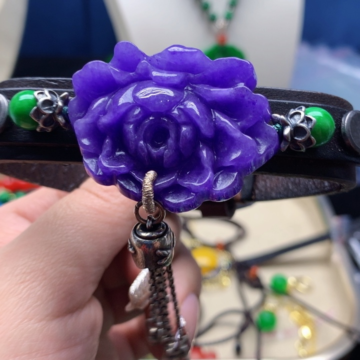 翡翠颈饰未镶嵌吊坠