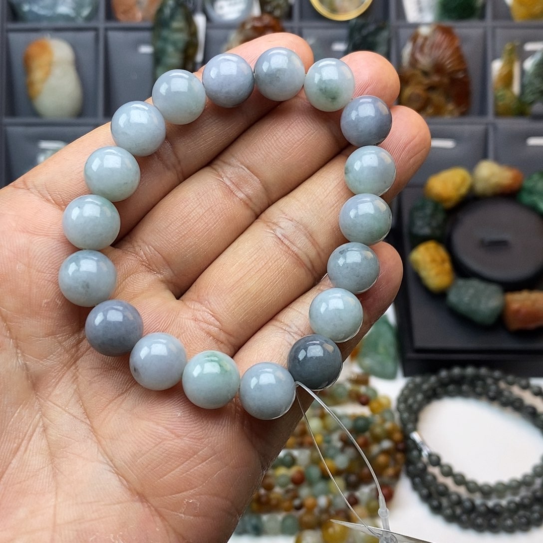 翡翠手串未镶嵌乌鸡