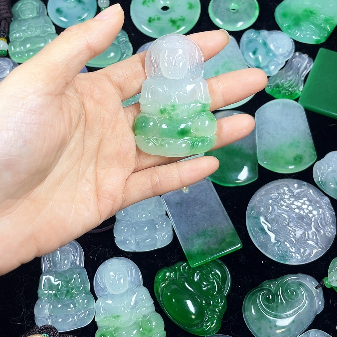 看***佛翡翠未镶嵌颈饰吊坠