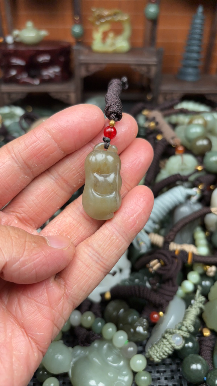 保真和田玉连升三级小豆子时尚吊坠百搭精雕拍一发一手工精致气质