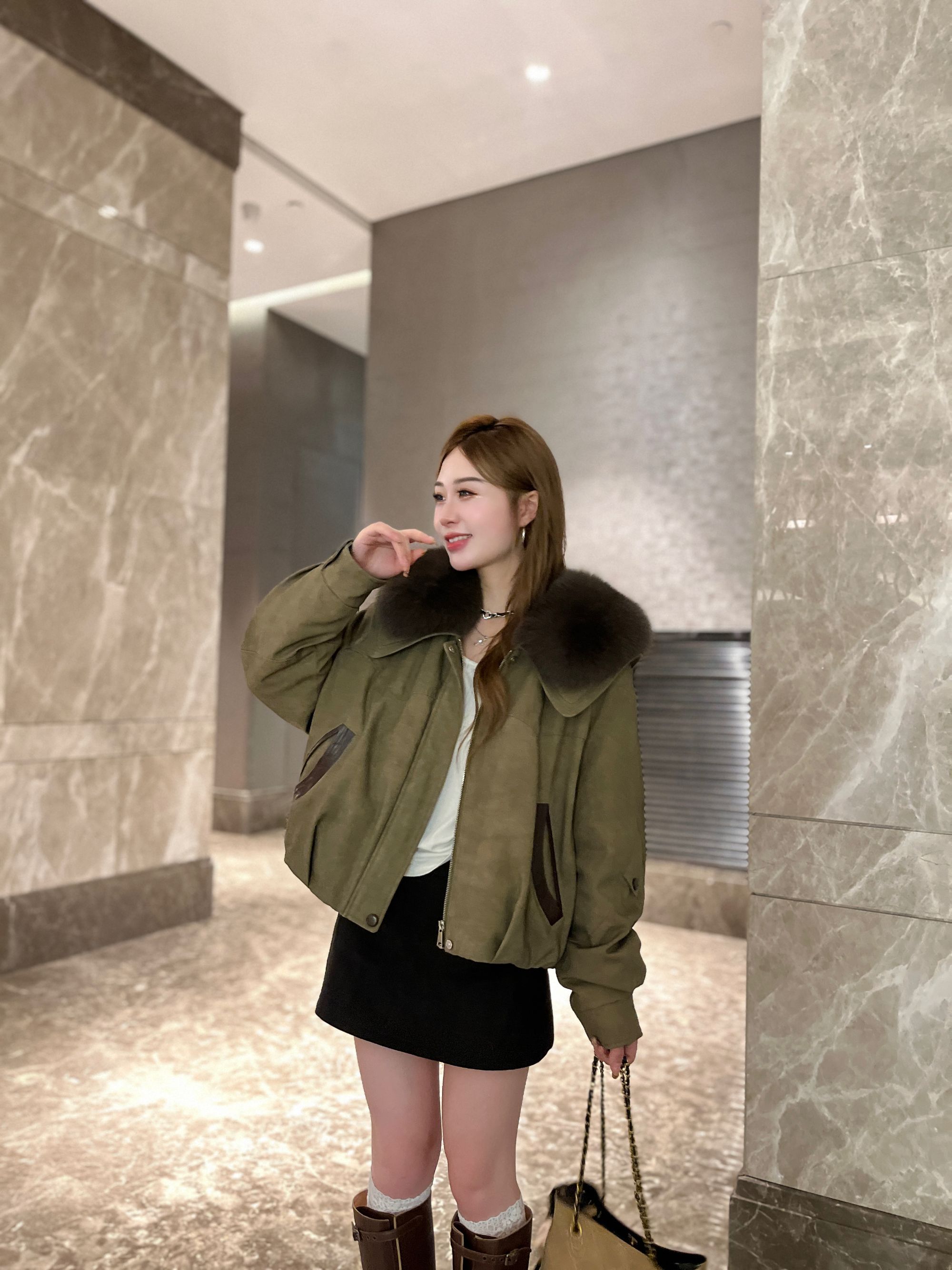  进口狐狸毛领皮草羽绒服外套女2025秋冬新款时尚90鹅绒服短款