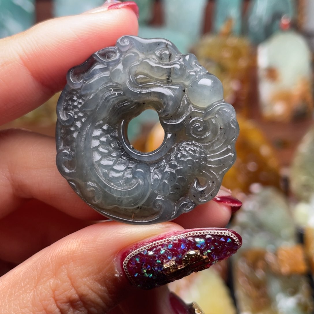 蛇纹石玉颈饰未镶嵌