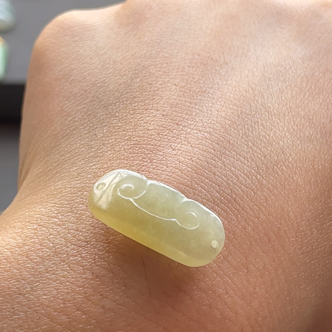 翡翠颈饰未镶嵌冰黄