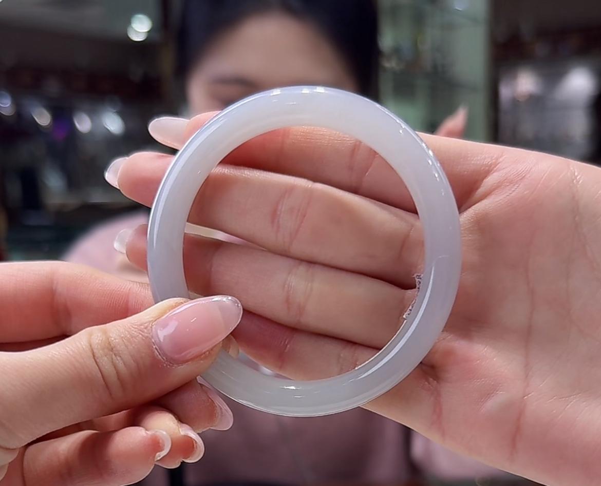 精品天然和田玉手镯57.2