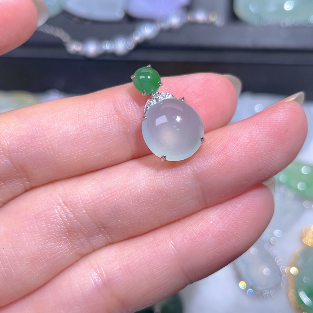 颈饰18K金镶嵌翡翠翡翠