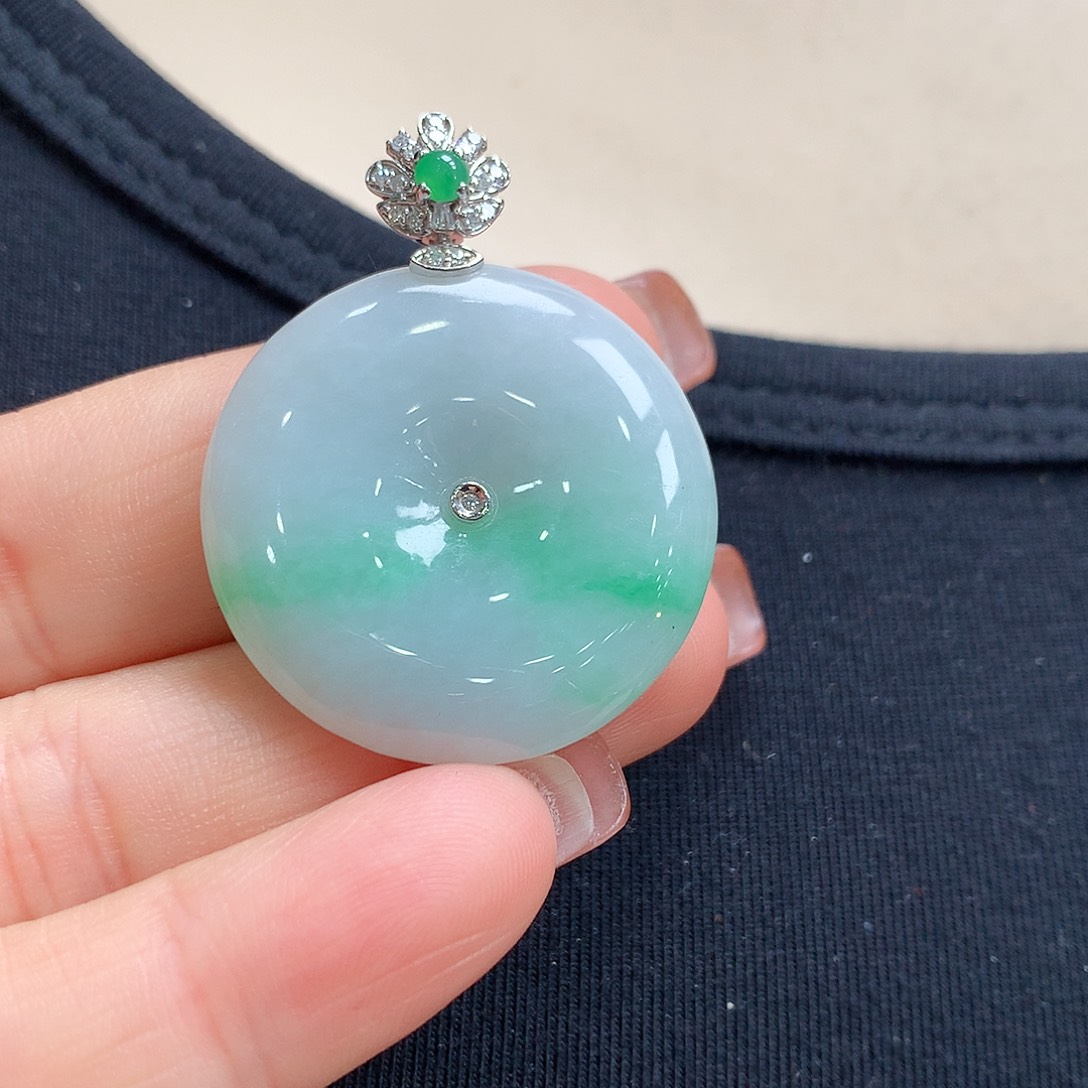 翡翠颈饰18K金镶嵌平安扣