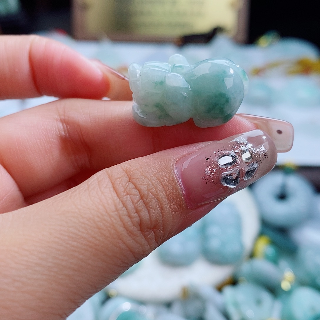 翡翠未镶嵌颈饰7531