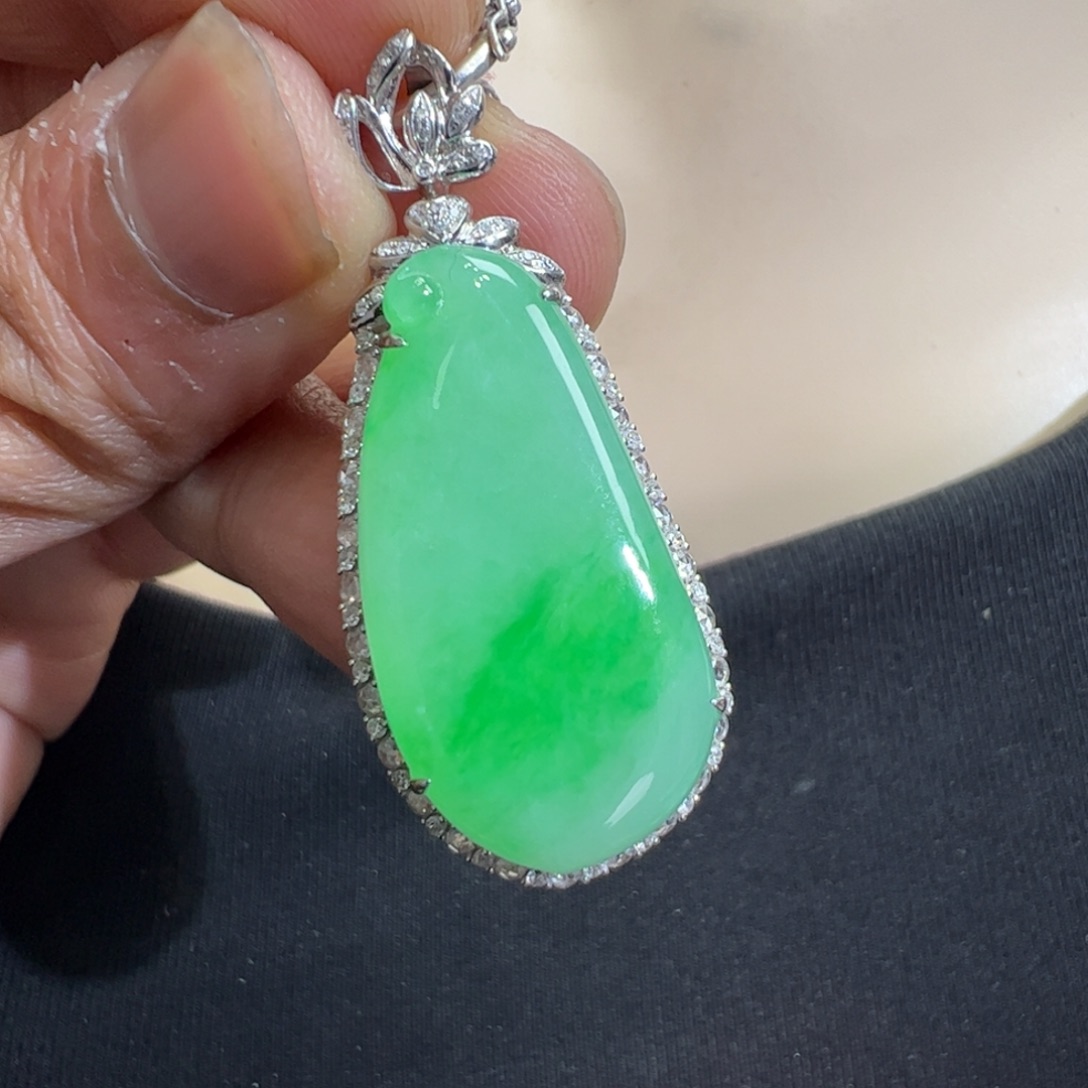 翡翠吊坠(不含链)18K金镶嵌