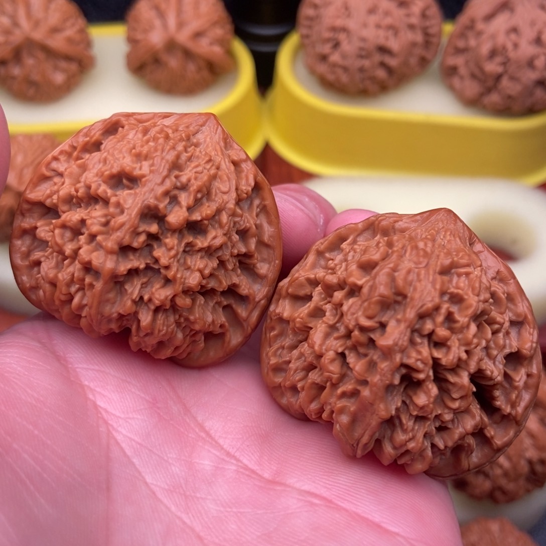 文玩核桃把件老树红皮星星44