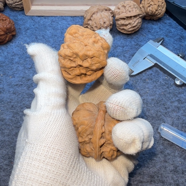 文玩核桃吊坠蛤蟆头