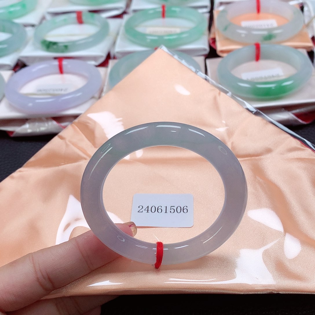 翡翠手镯（圆镯）未镶嵌