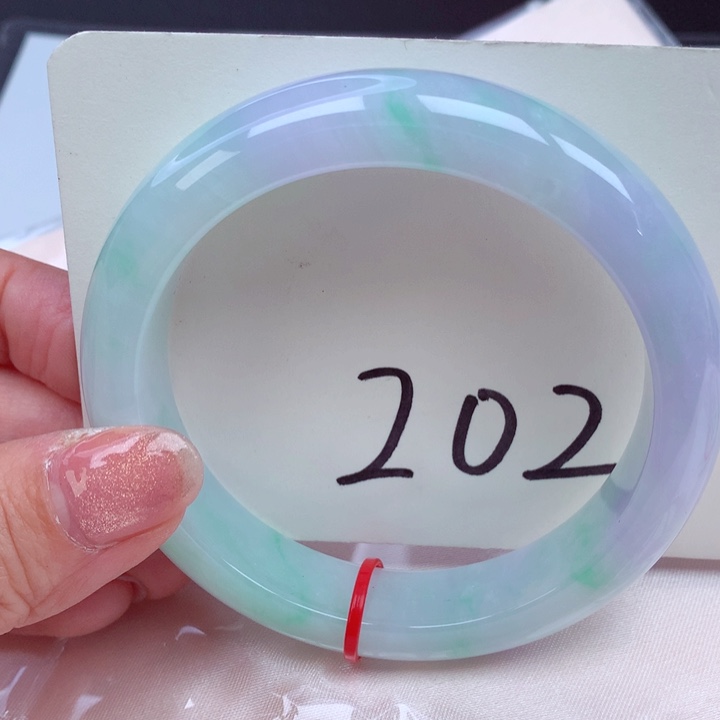 翡翠手镯未镶嵌翡翠