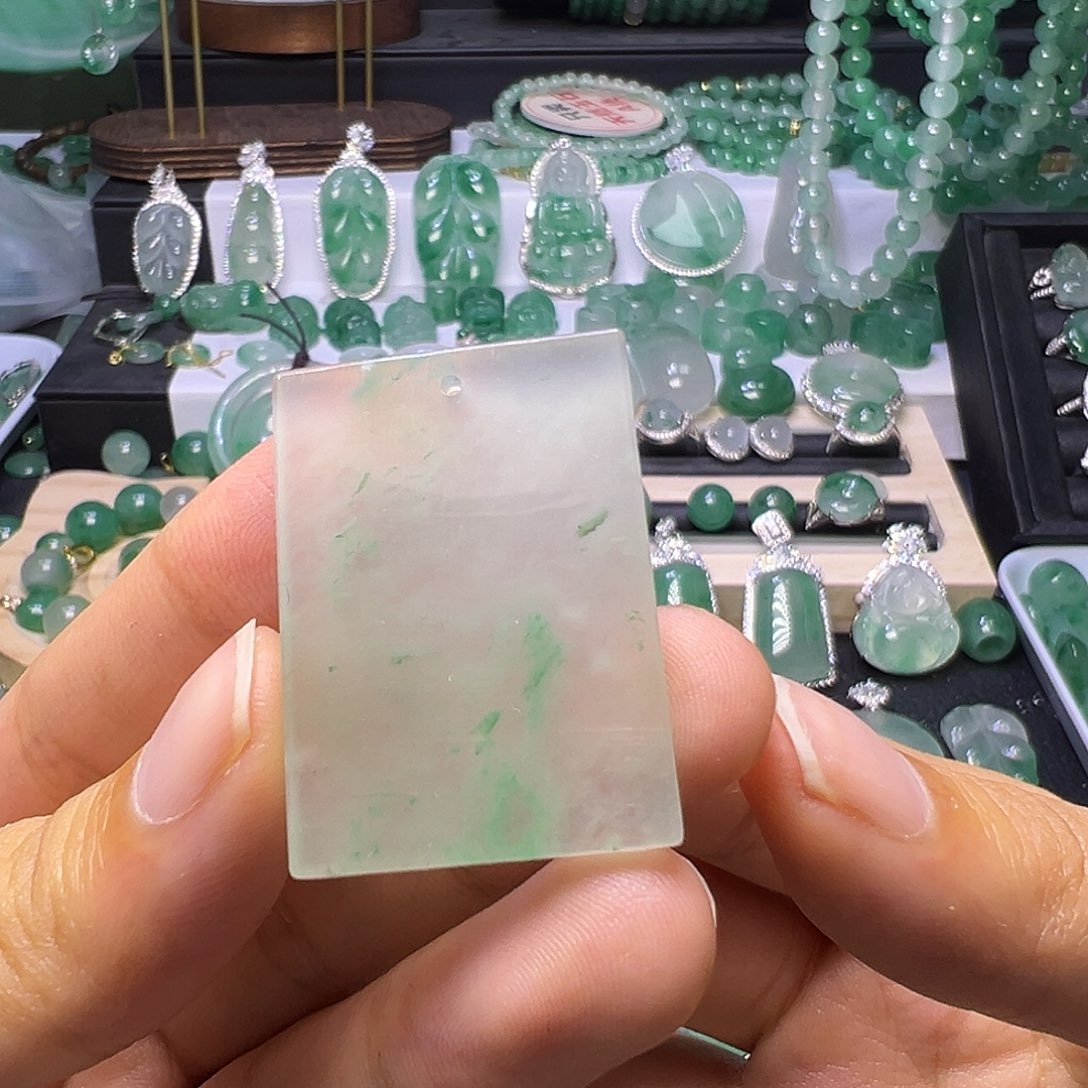 石英质玉（非洲翠）未镶嵌颈饰