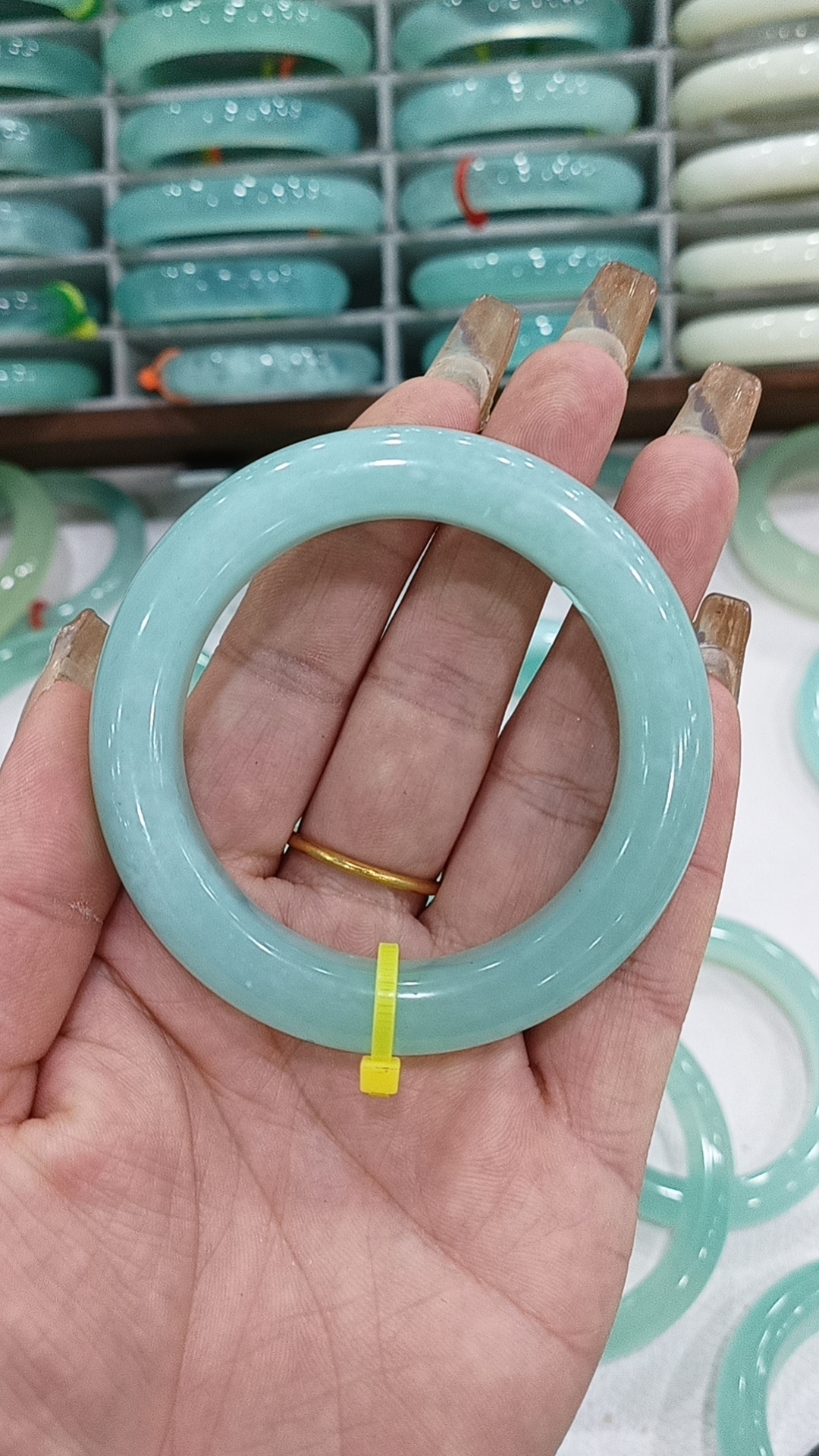 岫玉天青冻精品手镯