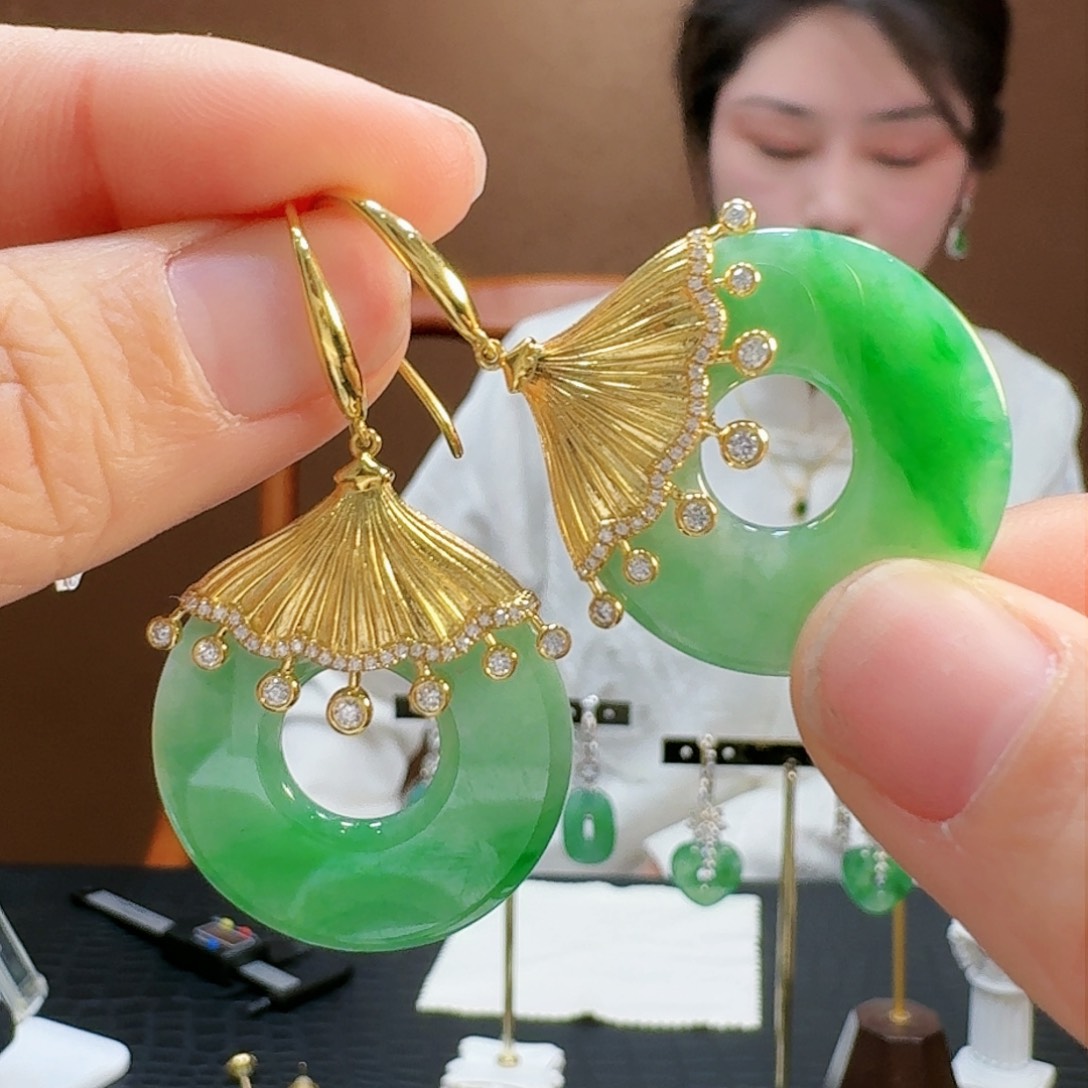 翡翠耳饰18K金镶嵌耳饰